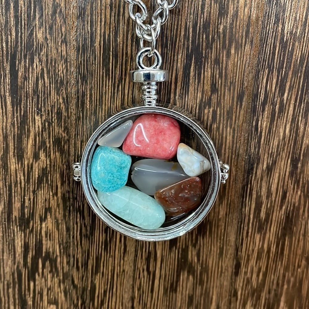 AGATE Filled Pendant with Chain Necklace